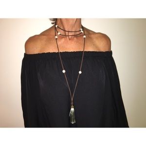suede & (fake) pearl wrap necklace !